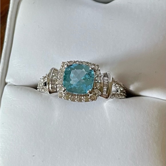 Cushion Cut 2.20ct Natural Blue Topaz Ring - Picture 9 of 9